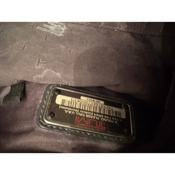 Copied - Tumi Men's Leather Toiletry Bag - Picture 7 of 7